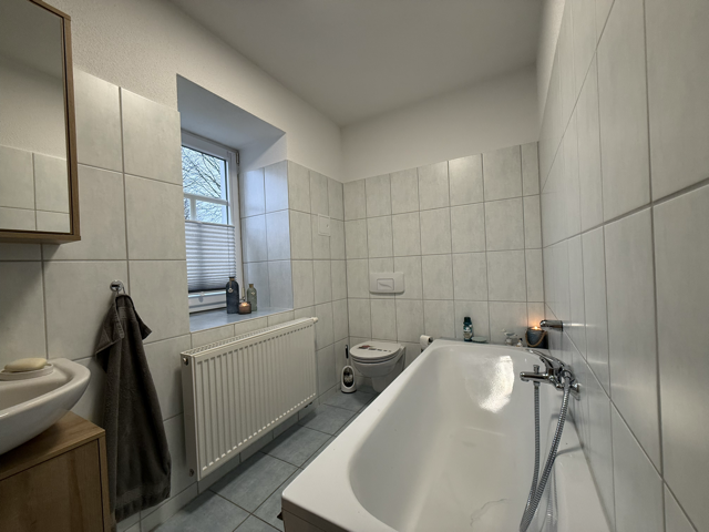 Badezimmer mit Badewanne
