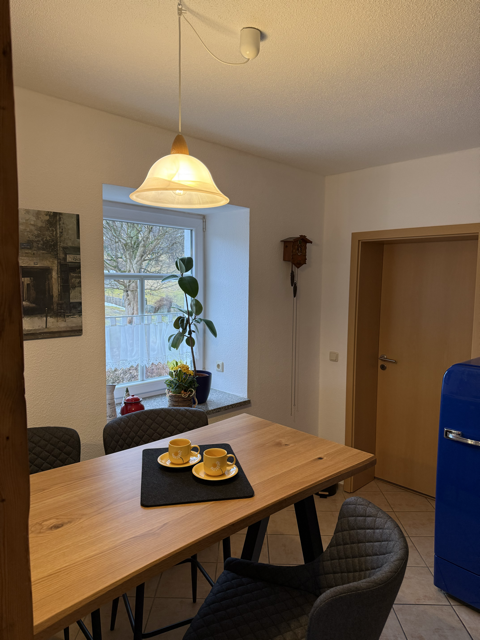 Essbereich mit Fensterblick
