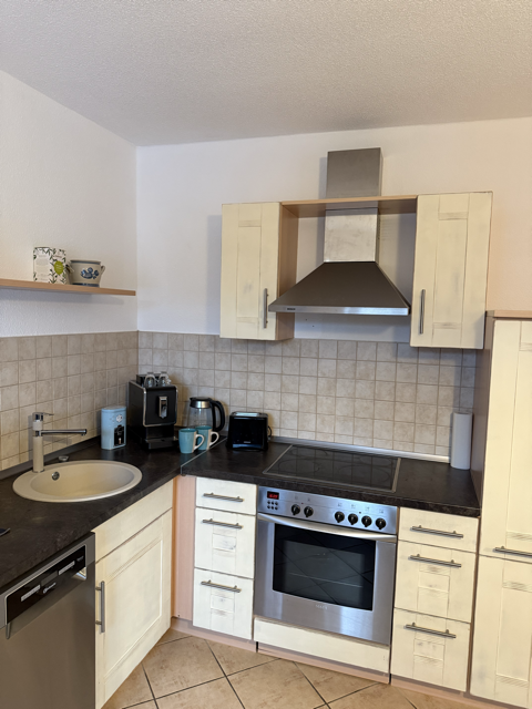 Küchenzeile mit Backofen